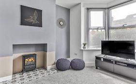 Refurbished Plush Property Great Transport Links